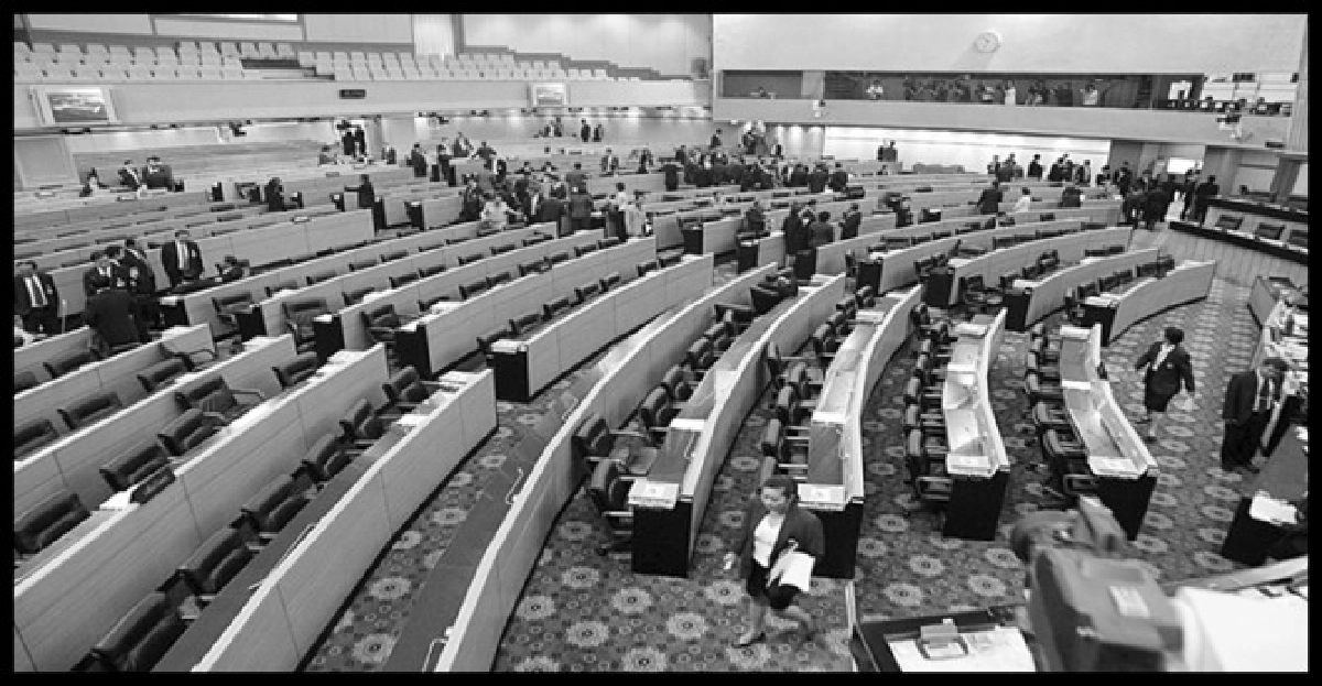 การสร้างภาพของนักการเมืองไทย:ดาบสองคม?