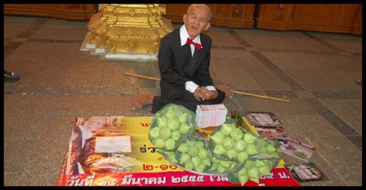 ขอทานใจบุญหลบคนพักวัดเพชรบุรี ขอทานใจบุญหลบคนพักวัดเพชรบุรี