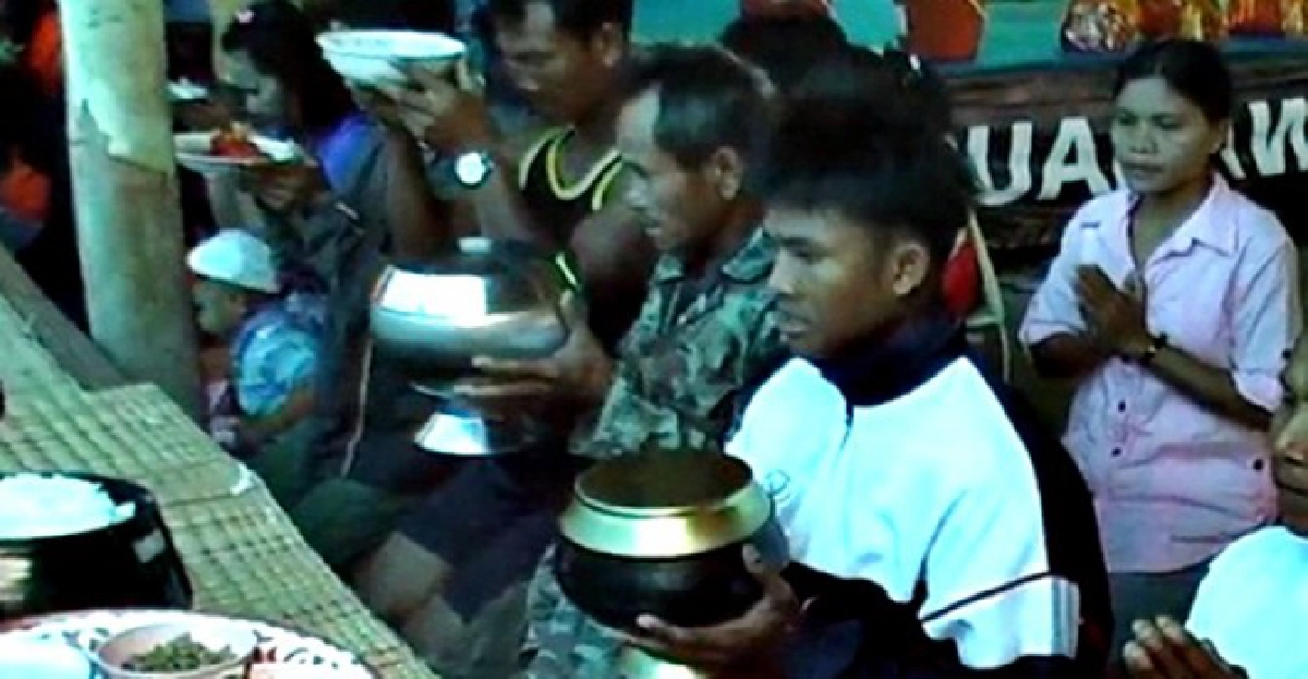 'บัวขาว'ทำบุญให้แม่-เปิดค่ายมวย 'บัวขาว'ทำบุญให้แม่-เปิดค่ายมวย