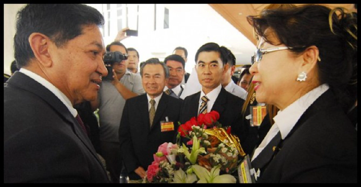 'บิ๊กบัง'มองนักการเมืองชนวนขัดแย้ง 'บิ๊กบัง'มองนักการเมืองชนวนขัดแย้ง