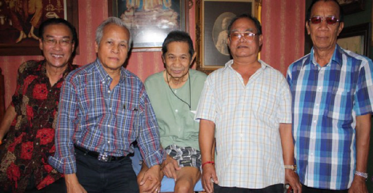 จิตกร รวมกลุ่มศิษย์สุรพลเยี่ยม-มอบเงินช่วยเก่ง กรุงเก่า