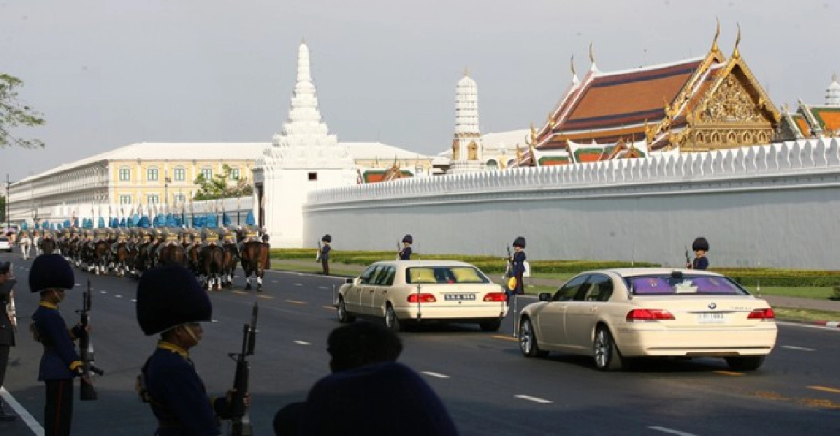 อัญเชิญพระอัฐิประดิษฐานพระที่นั่งจักรีฯ อัญเชิญพระอัฐิประดิษฐานพระที่นั่งจักรีฯ