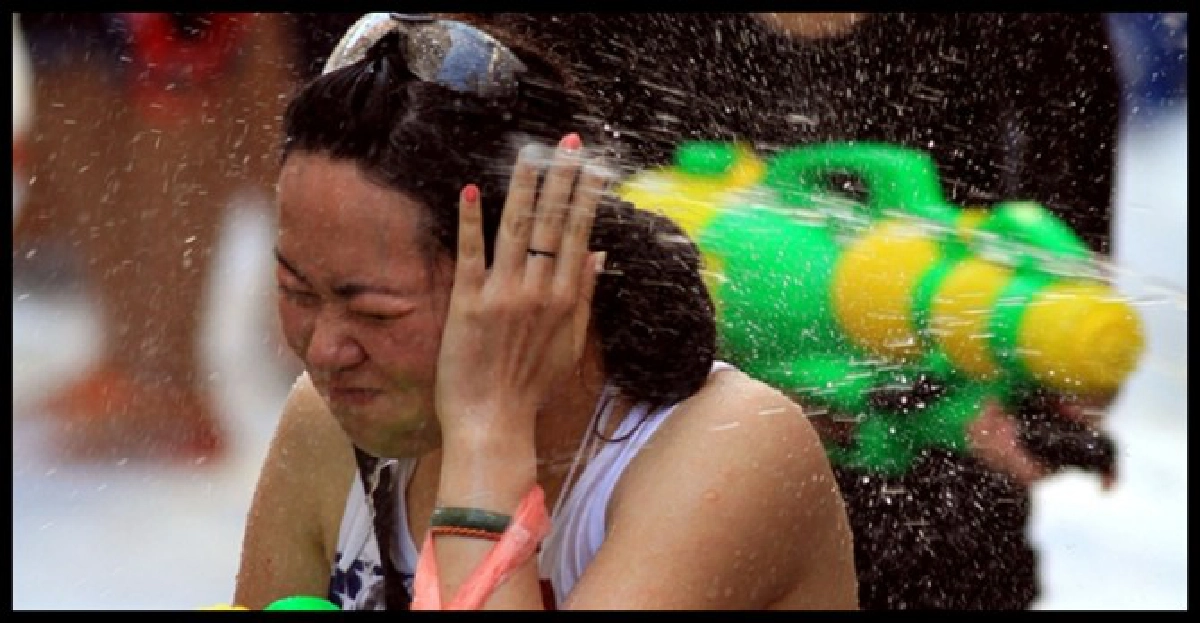 เตือน!สาดน้ำแรงเสี่ยงแก้วหูทะลุ เตือน!สาดน้ำแรงเสี่ยงแก้วหูทะลุ