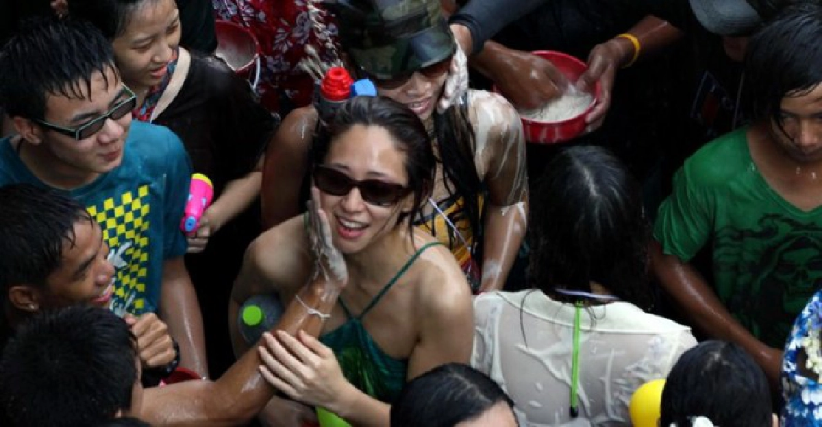 สงกรานต์ปี55พบเล่นลวนลามเพิ่ม!