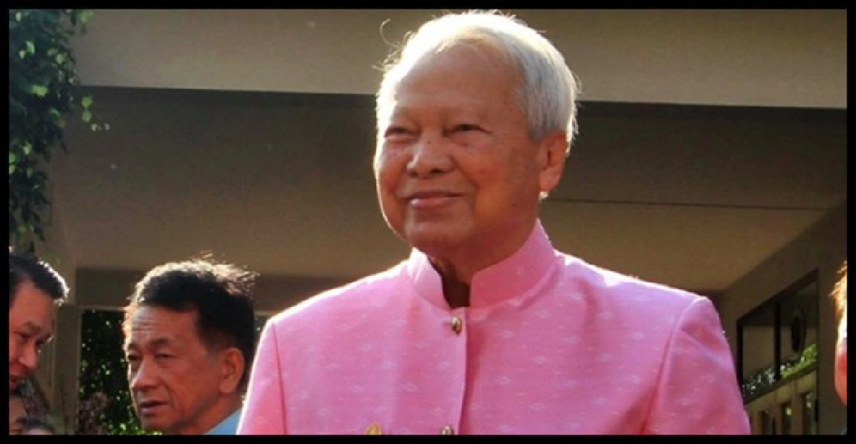 ผบ.เหล่าทัพตบเท้ารดน้ำดำหัว'ป๋าเปรม' ผบ.เหล่าทัพตบเท้ารดน้ำดำหัว'ป๋าเปรม'