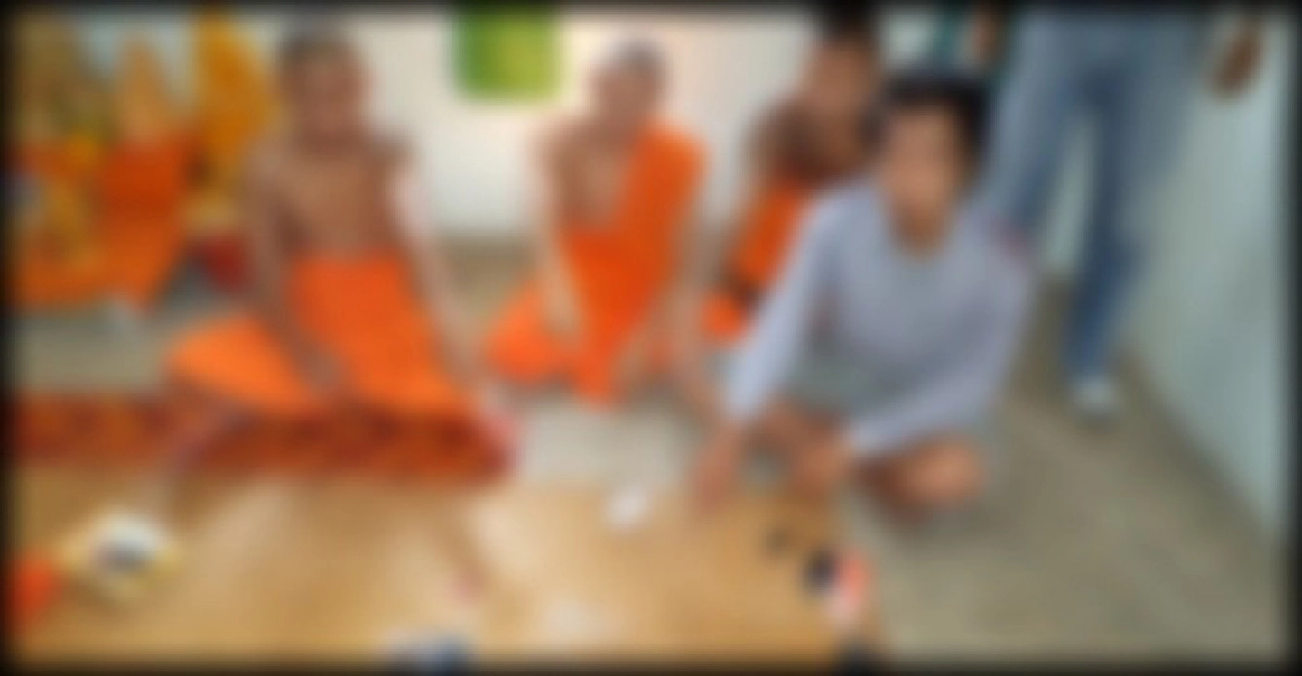 สุดเสื่อม!รวบพระมั่วสุมเสพยานรกคากุฎิ สุดเสื่อม!รวบพระมั่วสุมเสพยานรกคากุฎิ