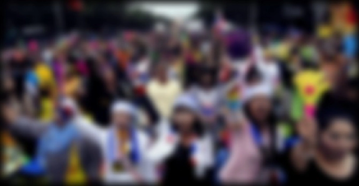 'ม็อบค้านนักการเมือง'ตั้งเวทีหน้าสโมสรทบ. 'ม็อบค้านนักการเมือง'ตั้งเวทีหน้าสโมสรทบ.