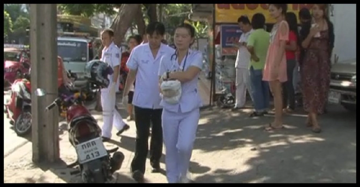 แม่ใจยักษ์!ยัดลูกน้อยใส่กล่องทิ้งข้างถนน‏ แม่ใจยักษ์!ยัดลูกน้อยใส่กล่องทิ้งข้างถนน‏