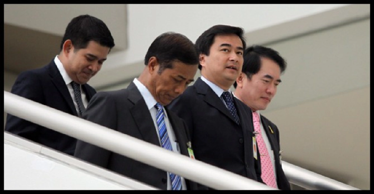 'มาร์ค'ชี้กดบัตรแทนกันผิดกม.-รธน.-จริยธรรม
'มาร์ค'ชี้กดบัตรแทนกันผิดกม.-รธน.-จริยธรรม