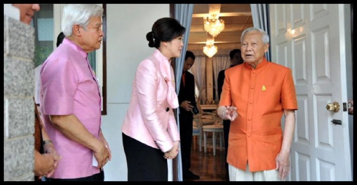 'ป๋าเปรม-ปู'หารือ2คนหลังคณะเข้ารดน้ำอวยพร 'ป๋าเปรม-ปู'หารือ2คนหลังคณะเข้ารดน้ำอวยพร