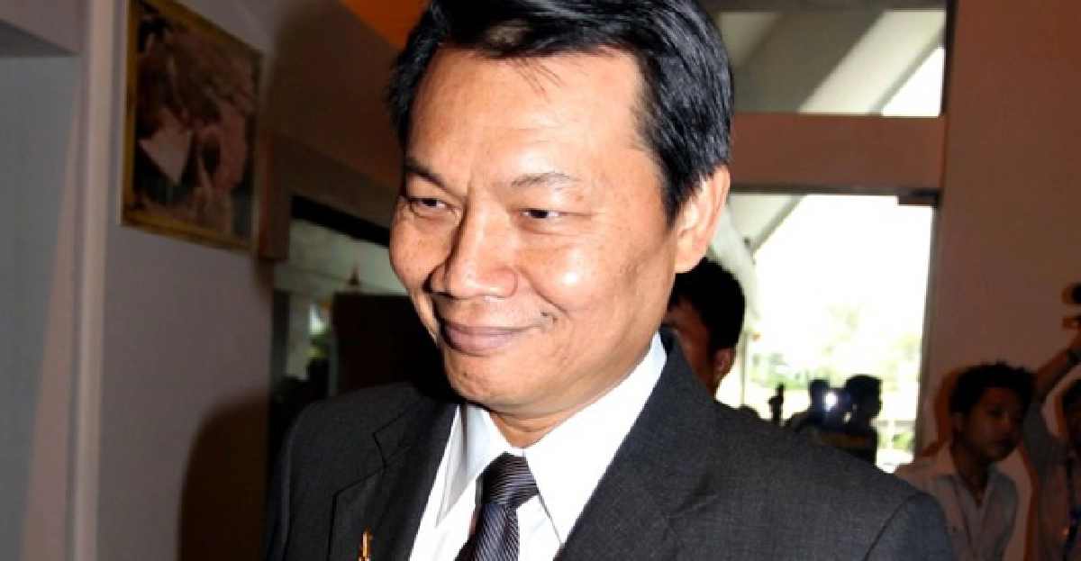 'ถวิล เปลี่ยนศรี'ร้องศาลปกครอง 'ถวิล เปลี่ยนศรี'ร้องศาลปกครอง