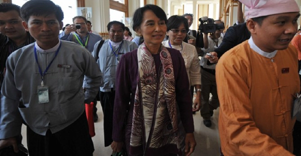 'ซูจี'สาบานตนรับ ตำแหน่งส.ส.แล้ว! 'ซูจี'สาบานตนรับ ตำแหน่งส.ส.แล้ว!
