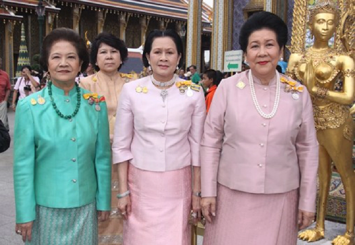 แผ่นดินร่มเย็นใต้ร่มฉัตร แผ่นดินร่มเย็นใต้ร่มฉัตร