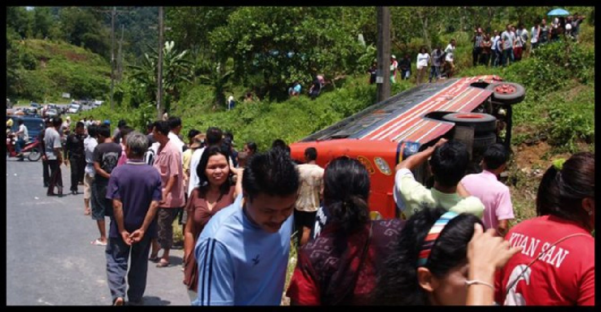 'บัสเมืองคอน-ทัวร์นักข่าว'คว่ำเจ็บ-ตาย 'บัสเมืองคอน-ทัวร์นักข่าว'คว่ำเจ็บ-ตาย