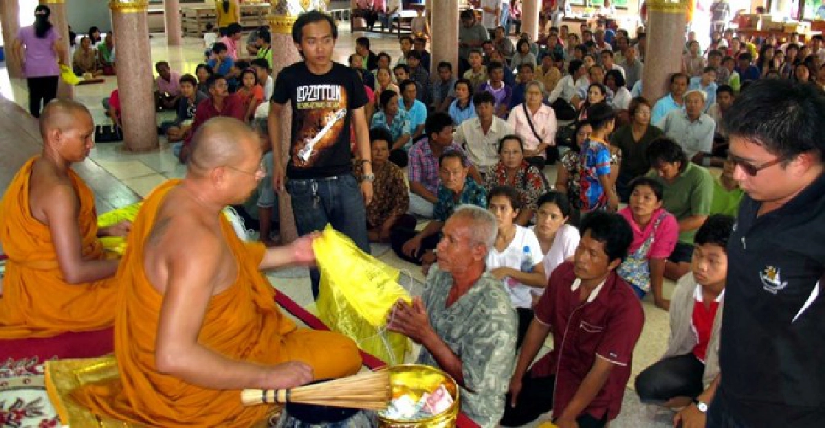 ไม่ขาดสาย!ขอยันต์กันแมลงวัดการ้อง ไม่ขาดสาย!ขอยันต์กันแมลงวัดการ้อง