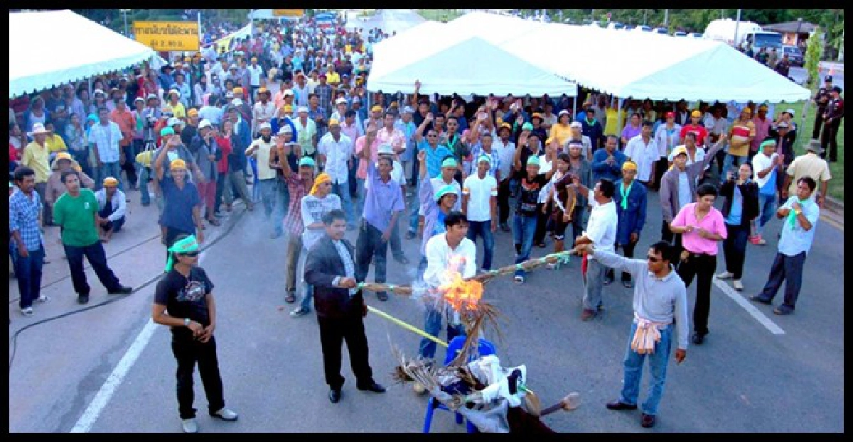 ม็อบกุ้งใต้กว่า500ประท้วงร้องราคากุ้งตกต่ำ ม็อบกุ้งใต้กว่า500ประท้วงร้องราคากุ้งตกต่ำ