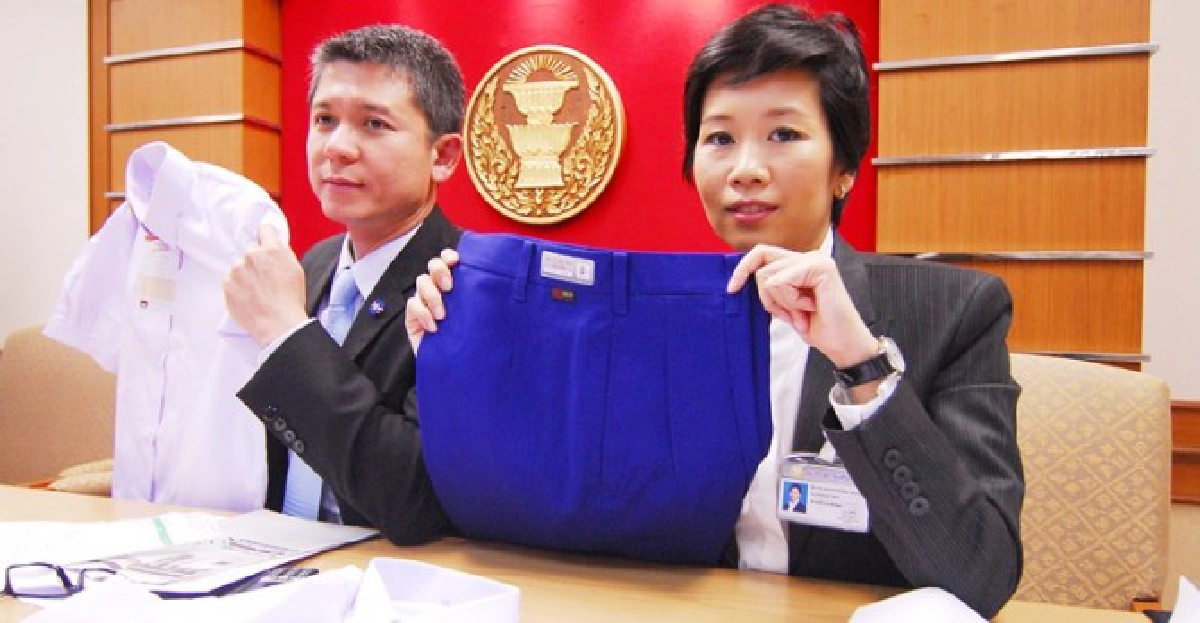 กมธ.เศรษฐกิจโชว์ใบเสร็จชุดนร.แพง กมธ.เศรษฐกิจโชว์ใบเสร็จชุดนร.แพง
