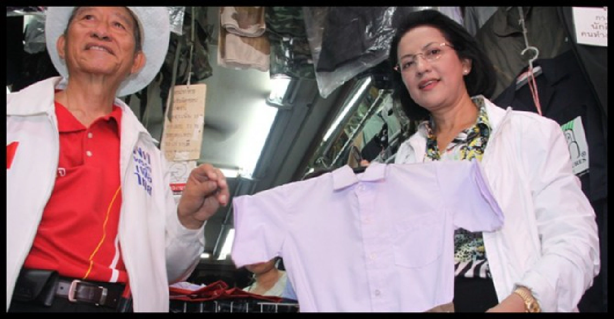 นลินีลุยตลาดโบ้เบ๊ตรวจราคาชุดนร. นลินีลุยตลาดโบ้เบ๊ตรวจราคาชุดนร.