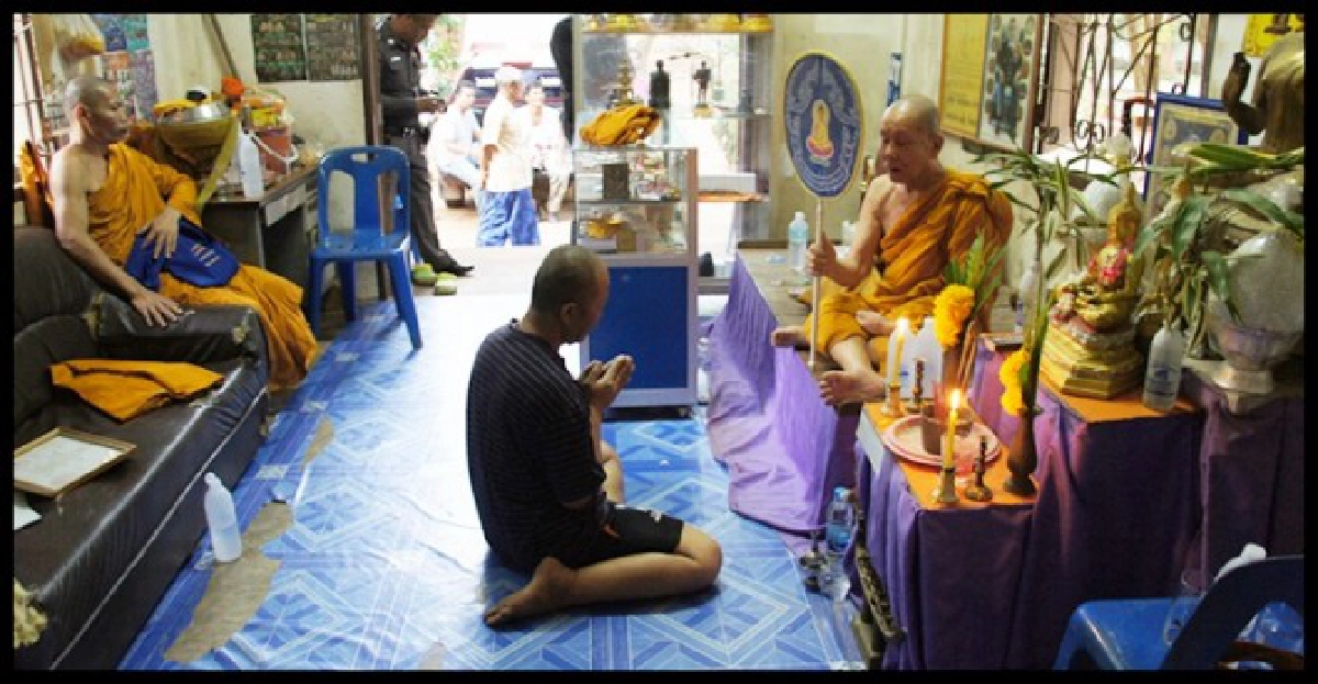 จับพระสลัดจีวรกลางดึกหนีเที่ยว-กกหญิง จับพระสลัดจีวรกลางดึกหนีเที่ยว-กกหญิง