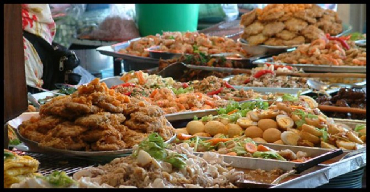 ข้าวแกงและก๋วยเตี๋ยว...

