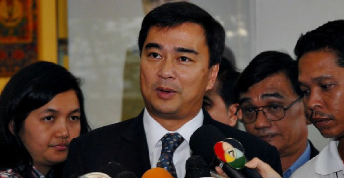 'มาร์ค'ห่วงรัฐถลุงงบประชานิยม 'มาร์ค'ห่วงรัฐถลุงงบประชานิยม