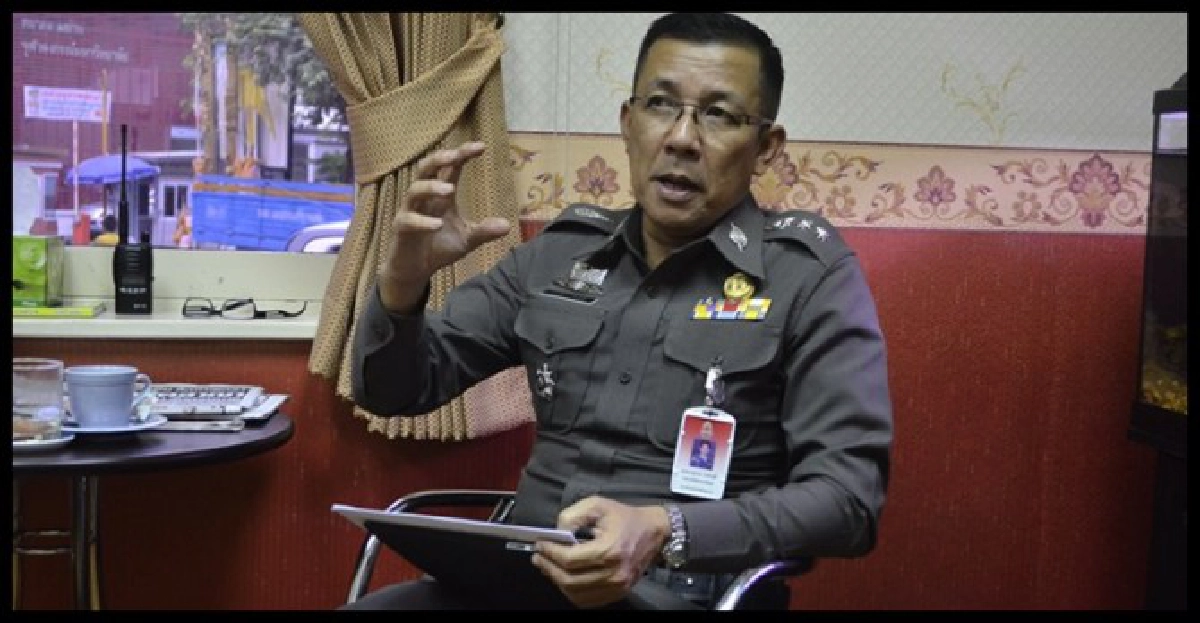 ครู(ตร.)ฝ่ายปกครองสกัดเด็กช่างกลตีกัน
ครู(ตร.)ฝ่ายปกครองสกัดเด็กช่างกลตีกัน