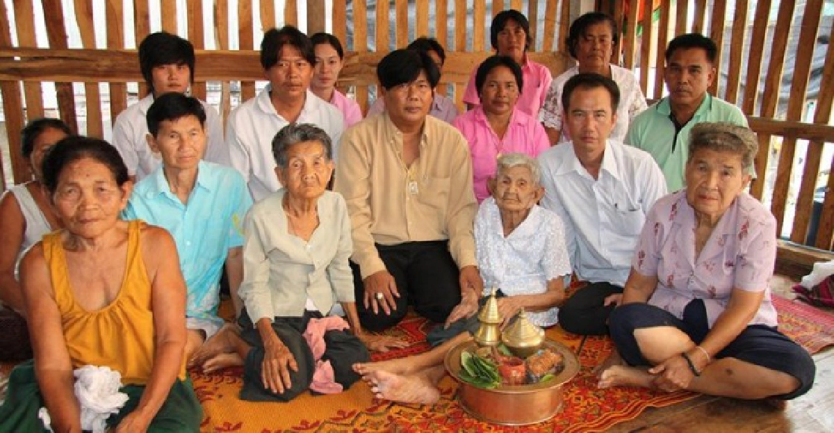 ทึ่ง!แม่เฒ่าเมืองปากน้ำโพอายุ126ปี ทึ่ง!แม่เฒ่าเมืองปากน้ำโพอายุ126ปี