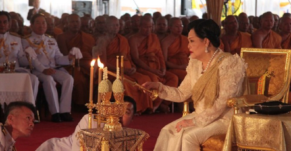 พระราชินีเสด็จฯเวียนเทียนวันวิสาขบูชา