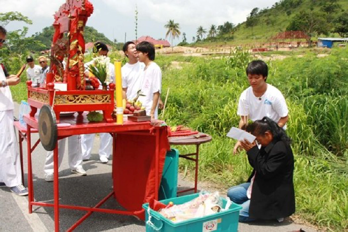 ทรงเจ้า!ปลดปล่อยวิญญาณเนิน100ศพ