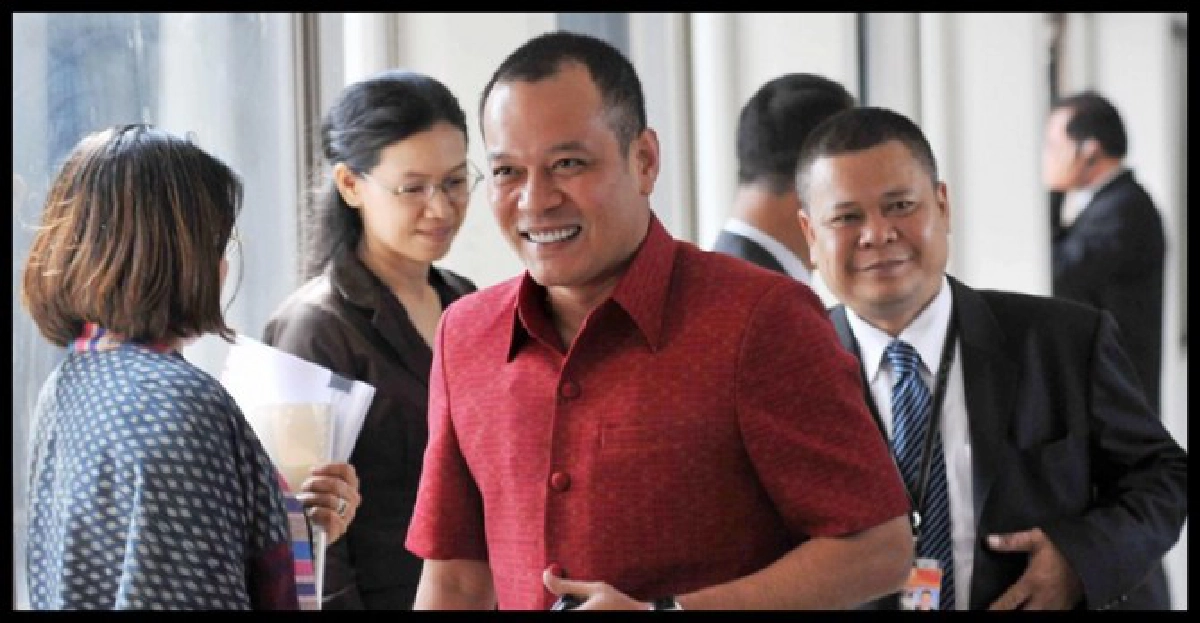 เต้นป้องปูตรวจน้ำท่วมไม่ได้หนีสภา
เต้นป้องปูตรวจน้ำท่วมไม่ได้หนีสภา