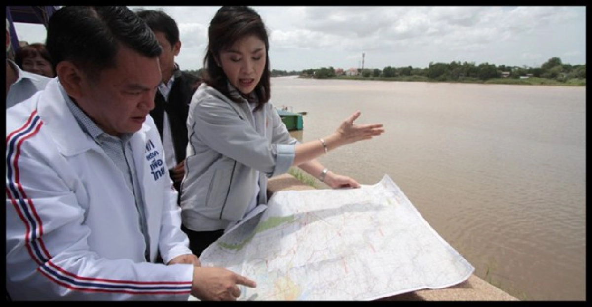 'ปู'สะอื้นมอบเงินเหยื่อน้ำท่วมสุโขทัย