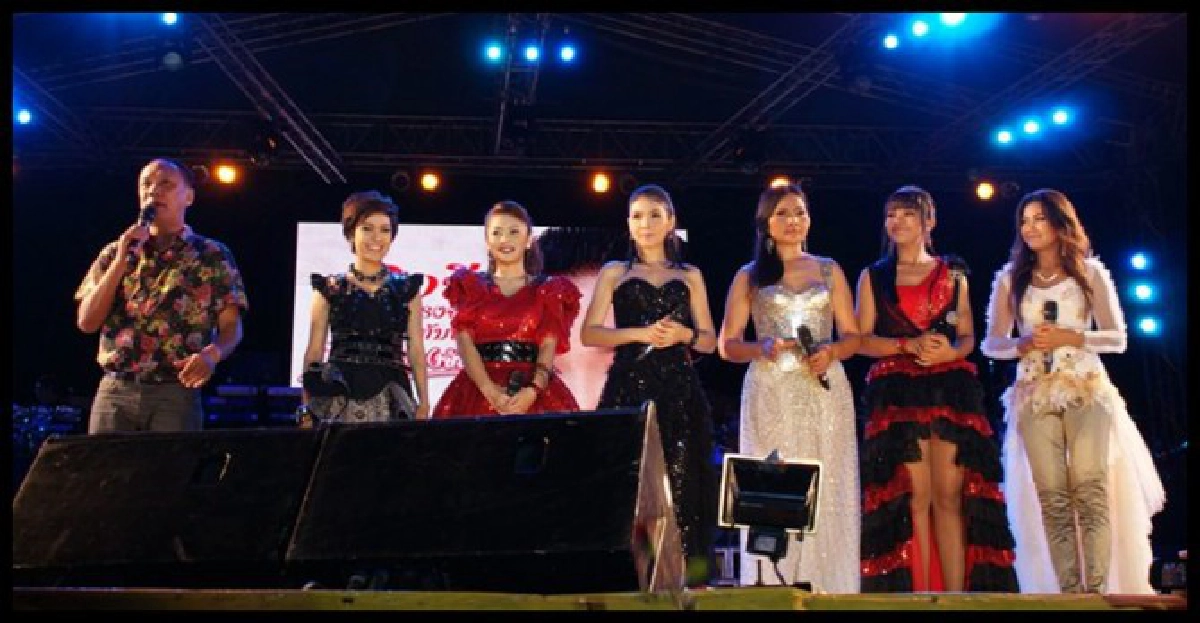 สุนารีนำร้องเพลงพุ่มพวง20ปี สุนารีนำร้องเพลงพุ่มพวง20ปี