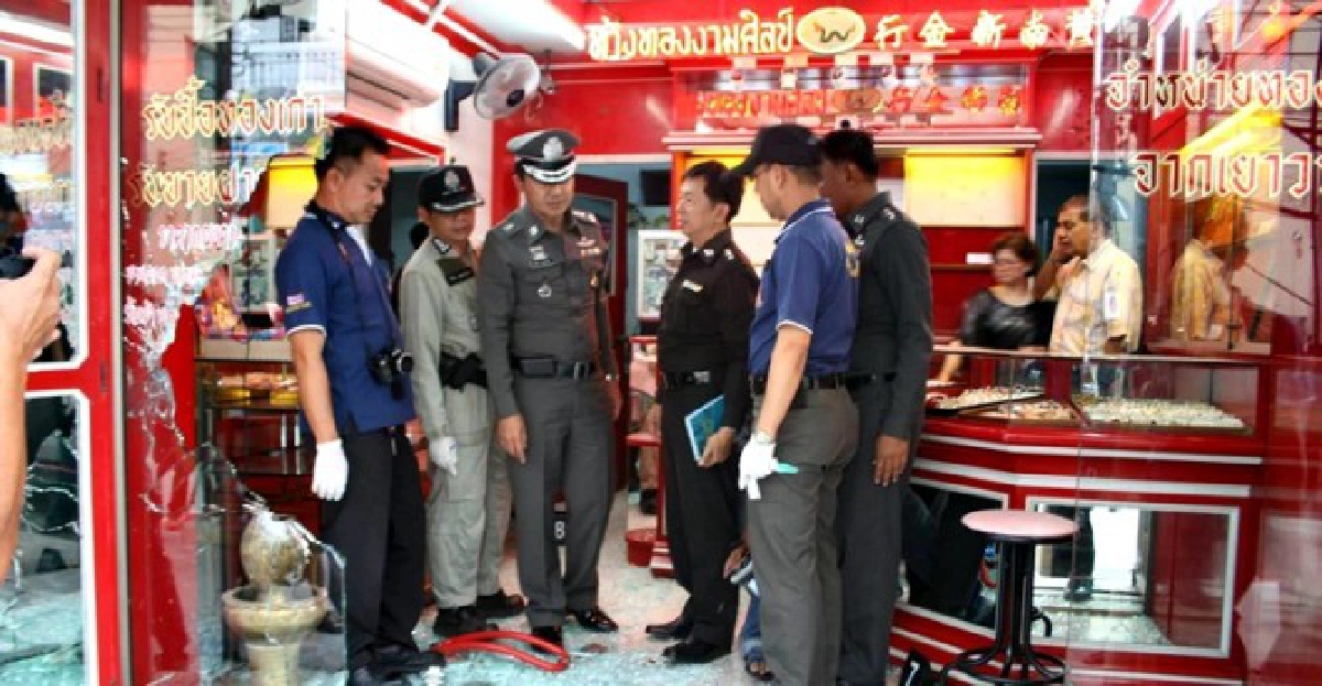 โจรบุกปล้นร้านทองกวาด250บ.หนี โจรบุกปล้นร้านทองกวาด250บ.หนี
