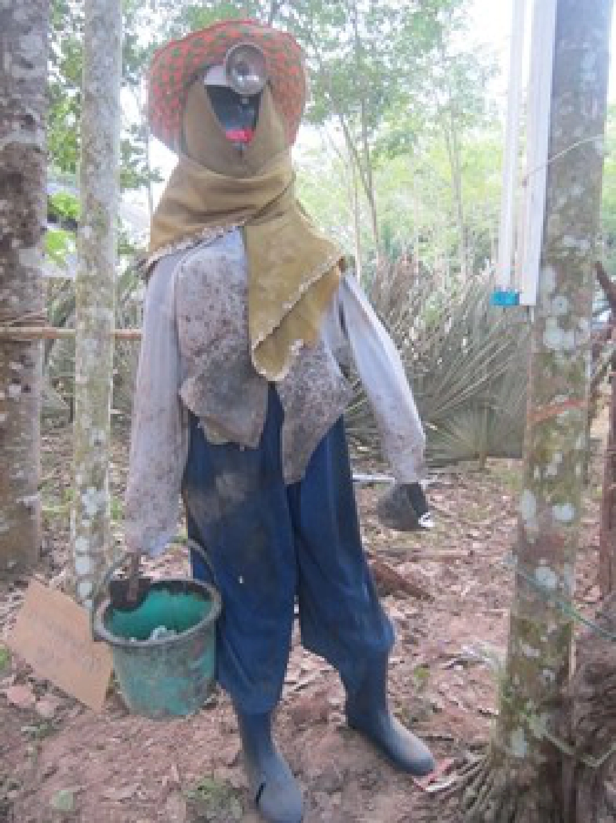 เยาวชน'ฉลุง'เจ๋งทำหุ่นชาวสวนยาง