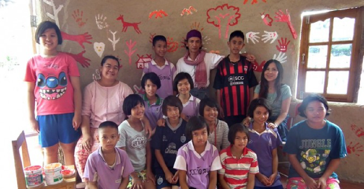 ย่ำเท้าปั้นดินที่โรงเรียนวัดสะนำ ย่ำเท้าปั้นดินที่โรงเรียนวัดสะนำ