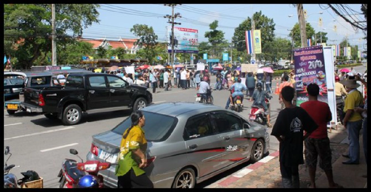 ประท้วงอีกร้องเงินชดเชย'น้ำท่วม'