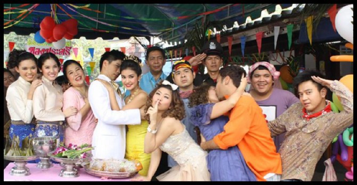 'ชมพู่'จับ'ตี๋'สวมรอยเจ้าบ่าวจำเป็น
'ชมพู่'จับ'ตี๋'สวมรอยเจ้าบ่าวจำเป็น