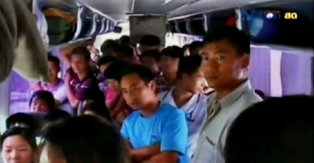 ตร.จีนจับรถเมล์บรรทุกคนเกินที่นั่ง ตร.จีนจับรถเมล์บรรทุกคนเกินที่นั่ง
