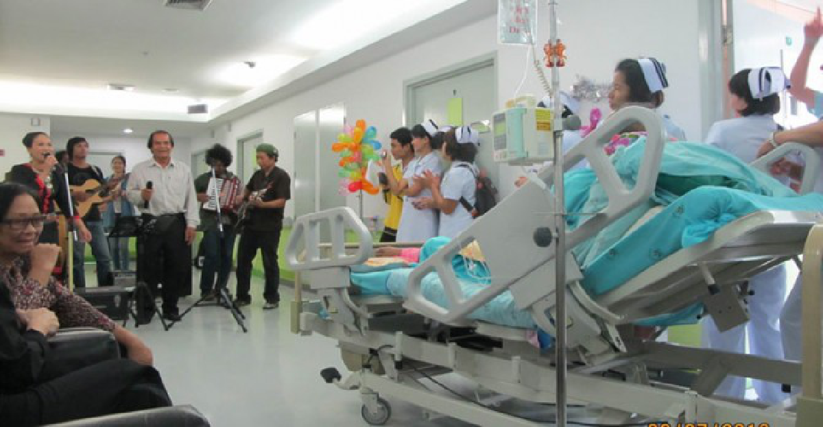 ศิลปินลูกทุ่งจิตอาสาร้องเพลงกล่อมผู้ป่วยมะเร็ง 

