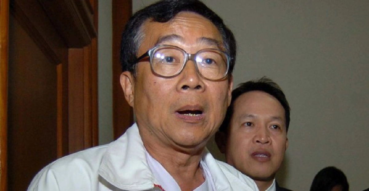 'เหวง'วอน'วิทยุแดง'ยุติชุมนุมลานพระรูป 'เหวง'วอน'วิทยุแดง'ยุติชุมนุมลานพระรูป