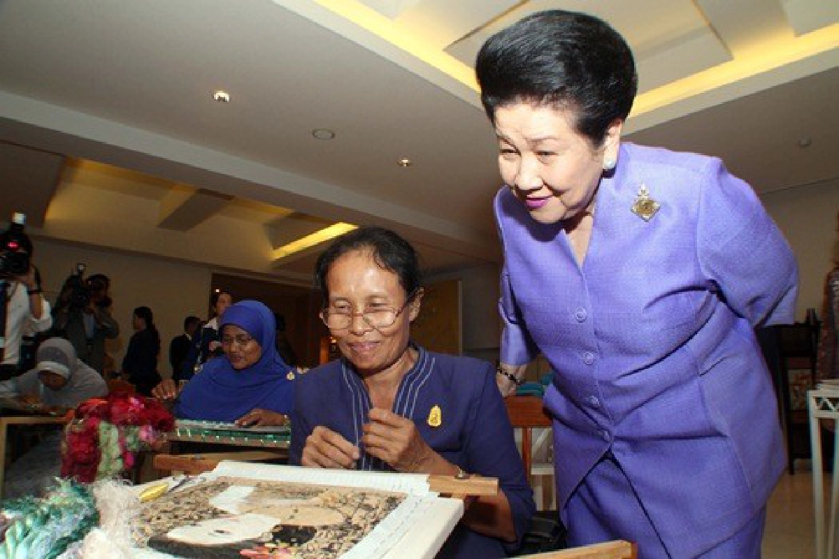 บอกความเป็นไทยผ่านลวดลายภาพปัก บอกความเป็นไทยผ่านลวดลายภาพปัก