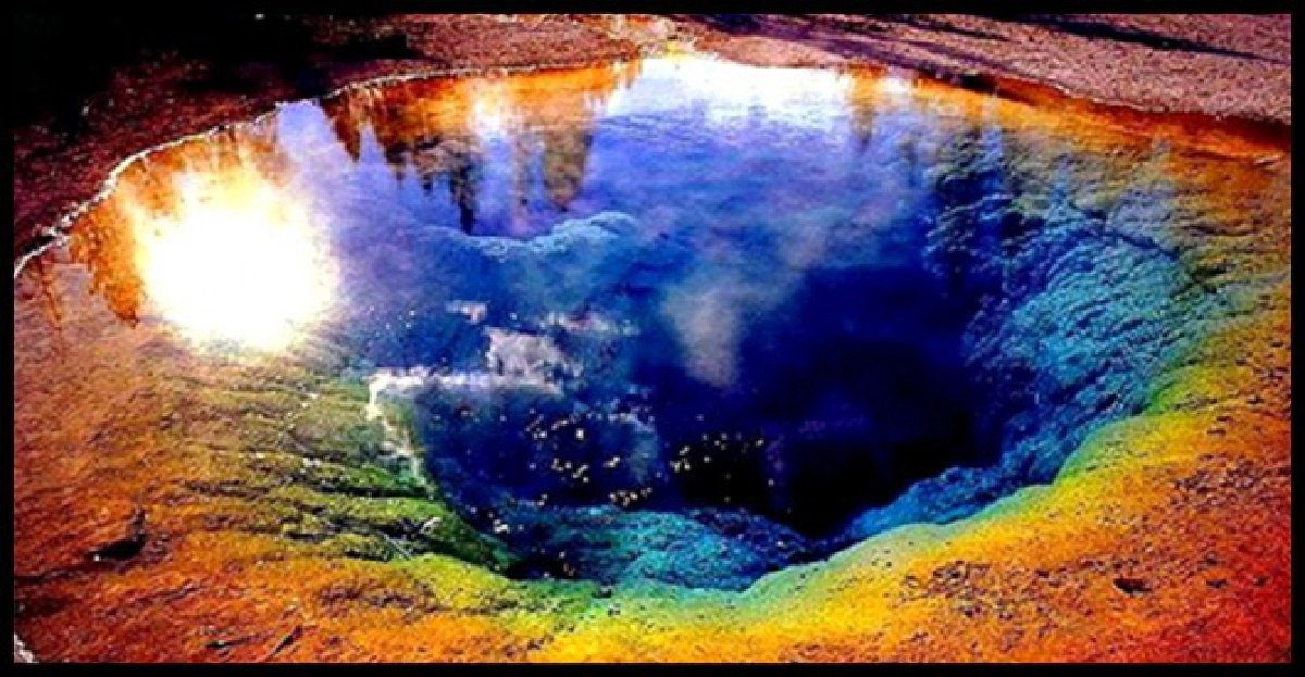 บ่อน้ำพุร้อนหลากสี'Morning Glory Pool' บ่อน้ำพุร้อนหลากสี'Morning Glory Pool'