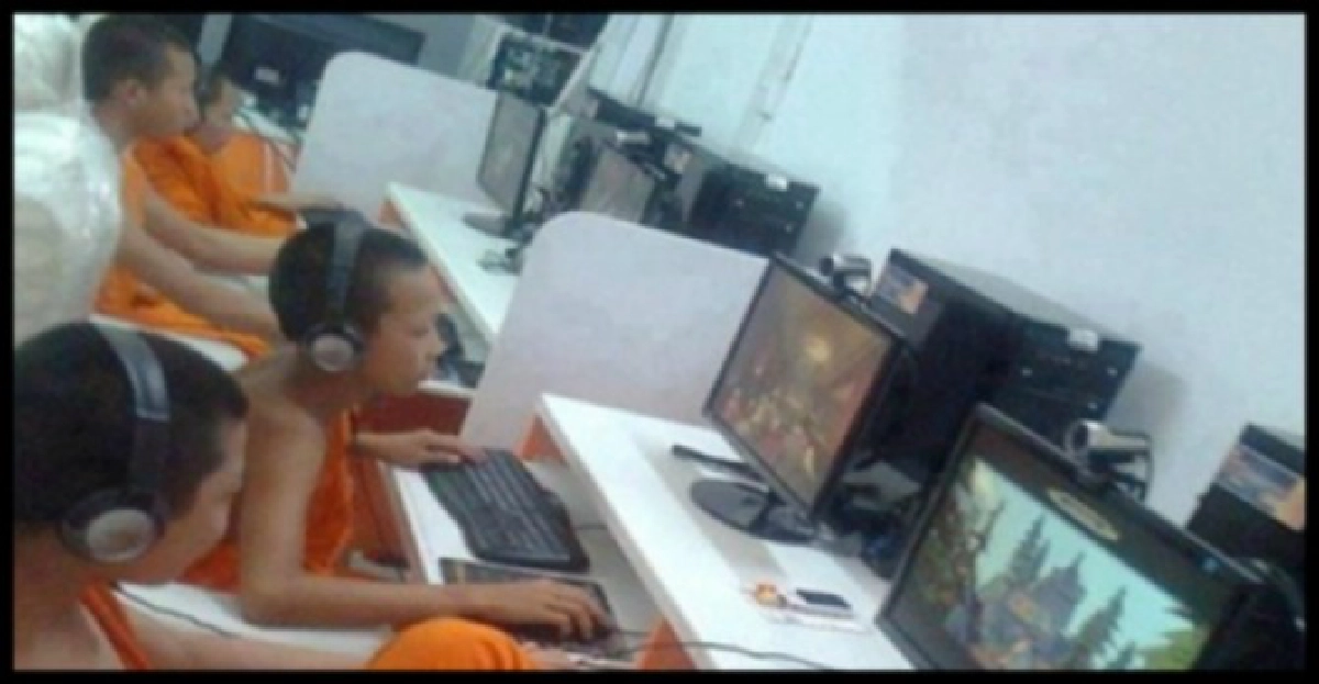 ฉาวอีก!เณรนั่งเล่นเกมส์ในร้านเน็ต ฉาวอีก!เณรนั่งเล่นเกมส์ในร้านเน็ต