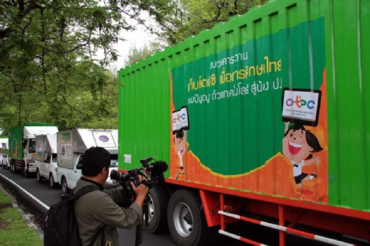 คาราวานจัดส่งแท็บเล็ตล็อตแรกฉลุย! คาราวานจัดส่งแท็บเล็ตล็อตแรกฉลุย!
