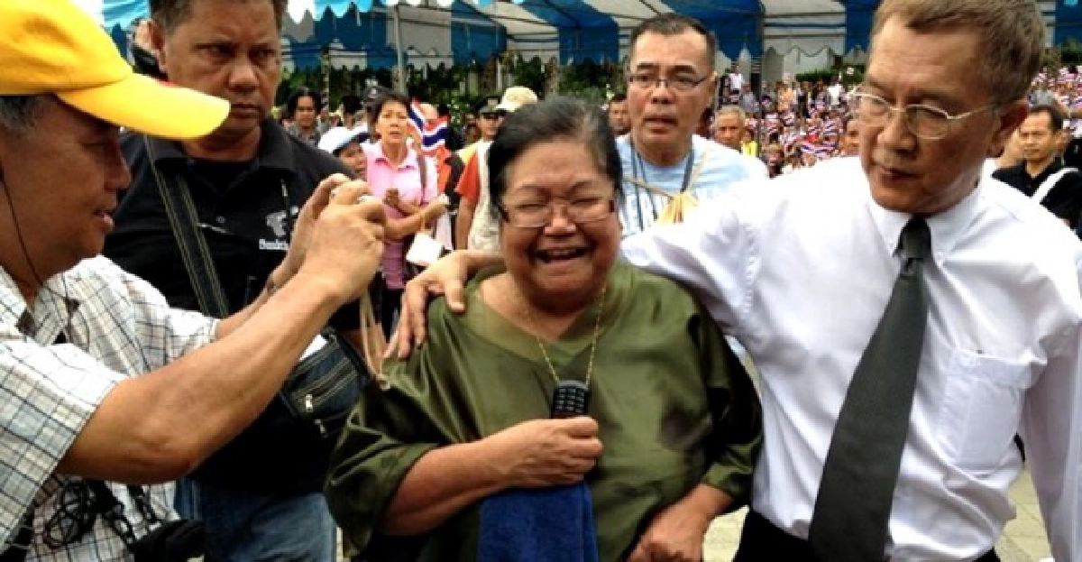 ตร.จ่อแจ้งจับป้าวัย63หมิ่นสถาบัน ตร.จ่อแจ้งจับป้าวัย63หมิ่นสถาบัน