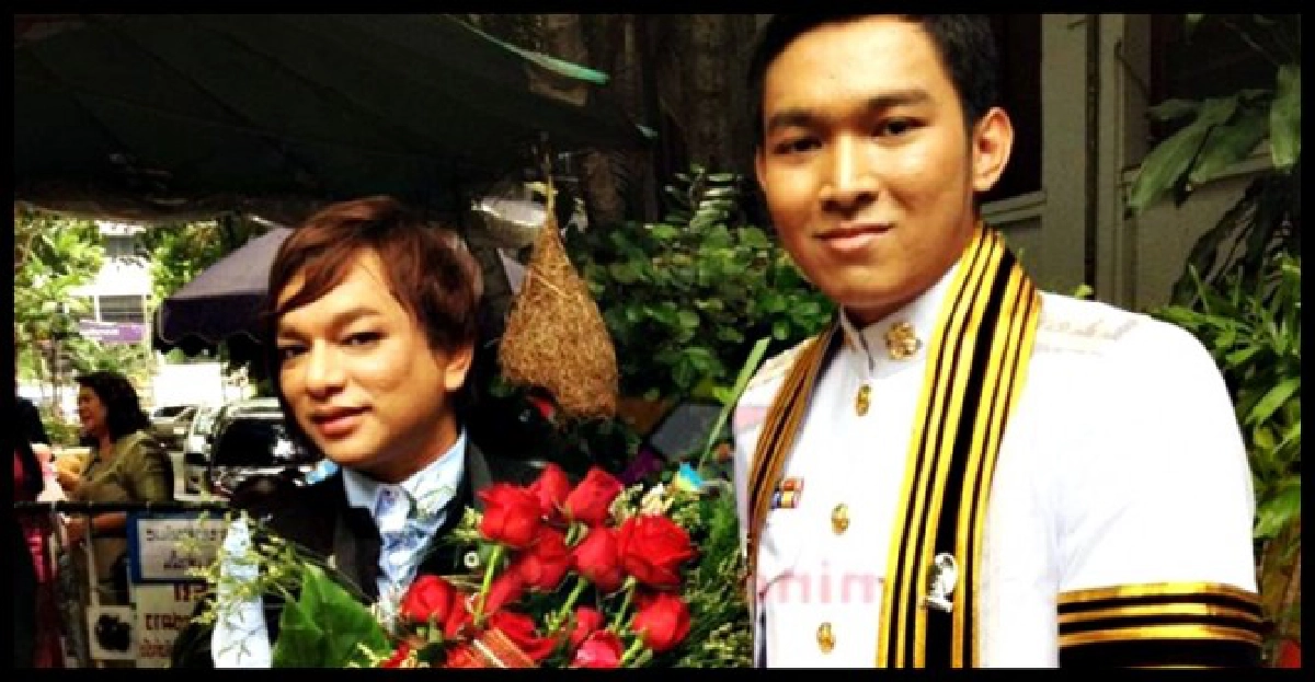 ว้าววว!'ธงธง มกจ๊ก'มอบดอกไม้หนุ่ม