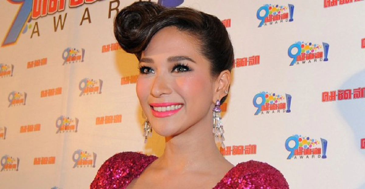 'พลอย'เซ็งรถถูกชนแล้วหนี
