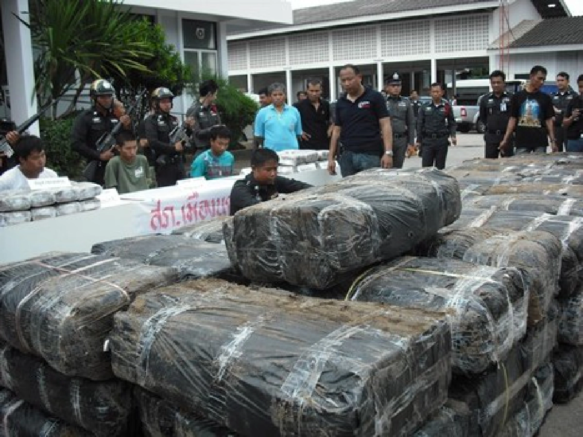 ดวลเดือด!พ่อค้ายาดับตร.สาหัส1 ดวลเดือด!พ่อค้ายาดับตร.สาหัส1