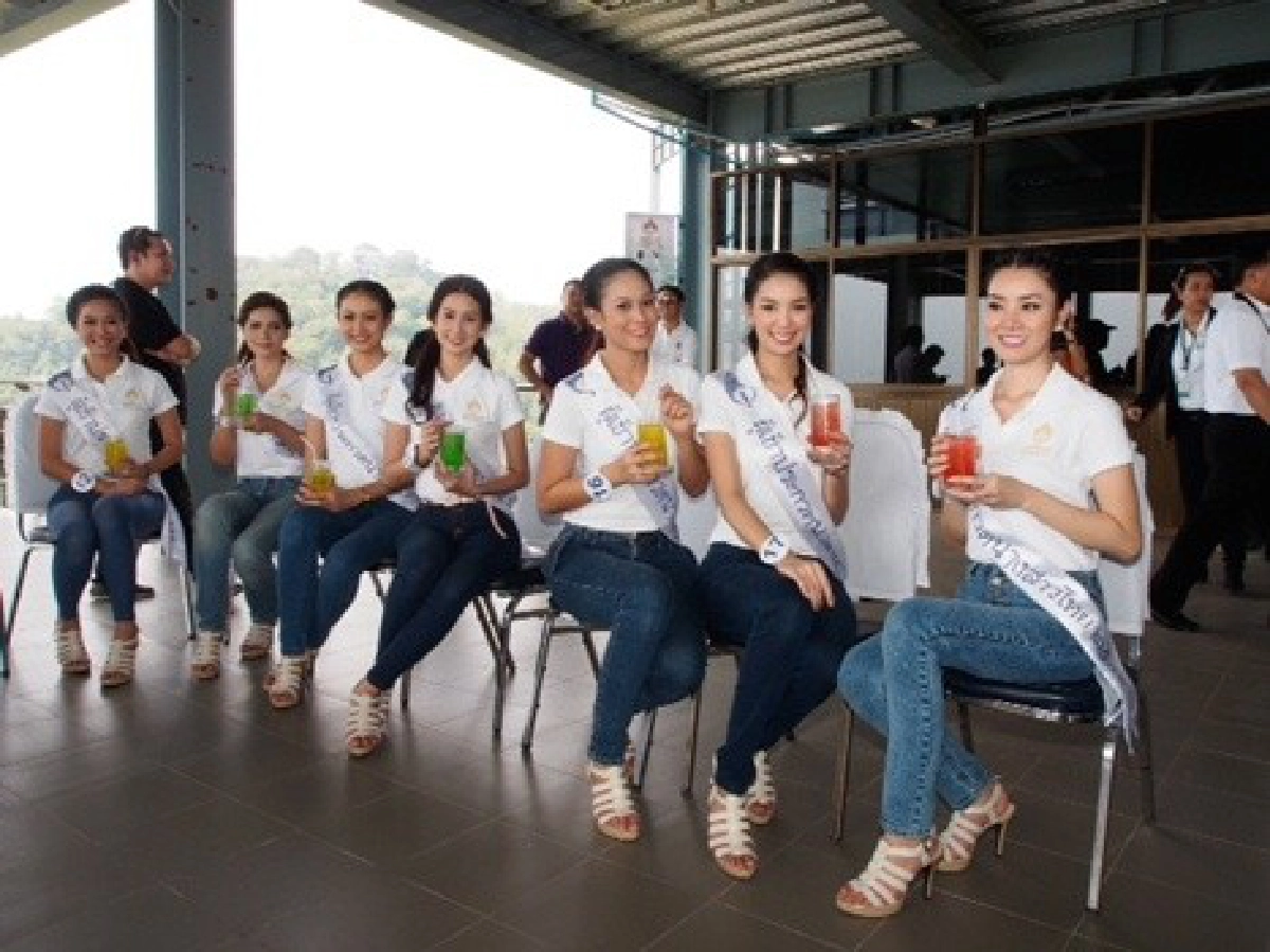 ประมวลภาพ18สาวงามอิ่มใจทำบุญ