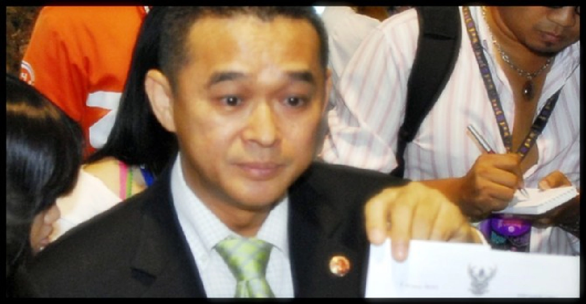 'เรืองไกร'ยื่นศาลรธน.ยุบ'ปชป.' 'เรืองไกร'ยื่นศาลรธน.ยุบ'ปชป.'
